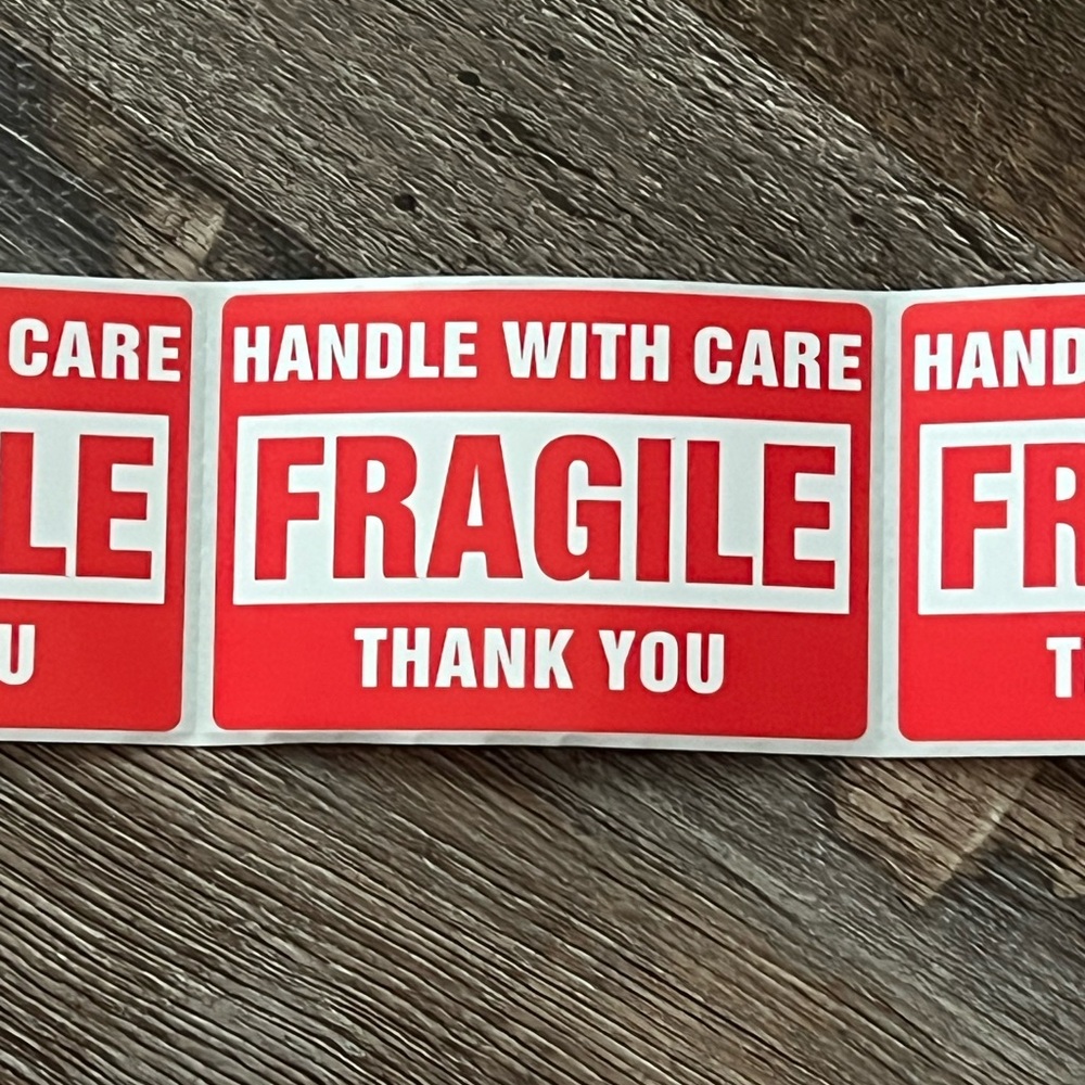 ๐HOST PICK! ๐50 Fragile stickers for shipments - Picture 1 of 2